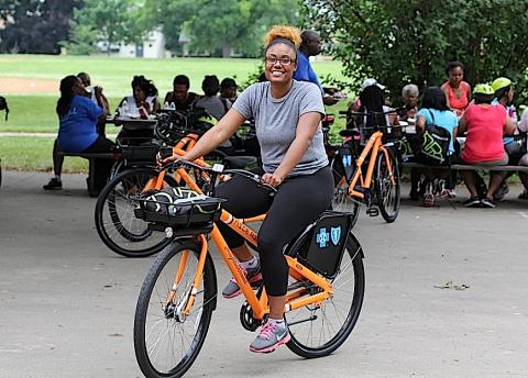 A bike rider in the Nice Ride Neighborhood Program